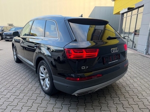 Audi Q7 55 Premium d'occasion 2019, conduite à gauche, sièges en cuir, pneus R17, transmission automatique, phares à LED - Product Image 4