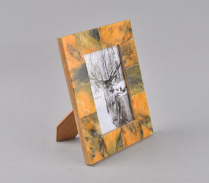 Lujoso Marco de imagen con patrón de remolino ámbar, accesorio de mesa de diseño moderno vibrante para sala de estar, dormitorio, oficina, único a granel - Product Image 4