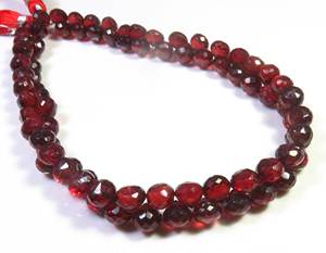 La mejor calidad, cuentas de piedras preciosas de cebolla granate rojo de 5,50mm, granate natural de Mozambique, corte facetado, hilo suelto de 9" - Product Image 1