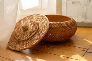 Cesta de almacenamiento de ratán natural de alta demanda con tapa para el hogar y el almacenamiento hecho a mano de Vietnam - Product Image 2