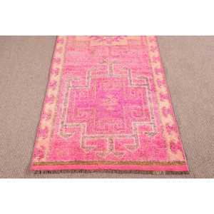 Alfombra Turca Vintage, Alfombra de Pasillo de 3x10.1 pies (91x308 cm), Alfombra de Lana con Estampado Animal Rosa - Product Image 5