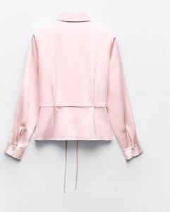 Chemise rose douce et légère à manches longues et boutons classiques sur le devant pour femmes à vendre à prix de gros - Product Image 3