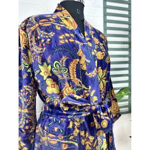 เสื้อคลุมกำมะหยี่หรูหราสำหรับทุกเพศ แบบกิโมโน กลับด้านได้ ซับในผ้าไหมนุ่ม ของขวัญฤดูใบไม้ร่วง ดีไซน์หรูหรา ลายอิคัท สีเขียวมาลิบู สีฟ้าอมเขียว - Product Image 6