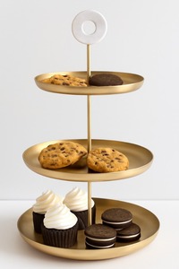 Support à gâteau décoratif en fer avec design moderne artistique en métal classique fait à la main et écologique pour les fêtes de mariage High-Tea - Product Image 6