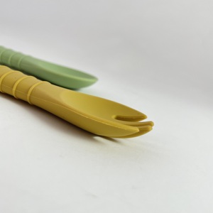 Juego de tenedor y cuchara de silicona para bebés, utensilios de alimentación para niños pequeños de calidad alimentaria, punta suave, fácil de limpiar - Product Image 3
