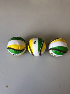 Toda Irlanda Tamaño oficial Cuero Sliotar Hurling Ball Yellow GAA Logotipo personalizable y Club Crest Design Squash Ball - Product Image 6