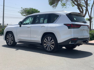 พวงมาลัย LX600 2022 Lexus AWD Drive SUV สำหรับเบาะหนังครอบครัวพวงมาลัยซ้ายอะลูมิเนียมอัลลอยแร็คหลังคา