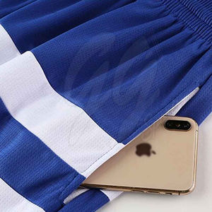 Uniforme de baloncesto cómodo de alta calidad con logotipo personalizado El mejor uniforme de baloncesto de tela suave - Product Image 4