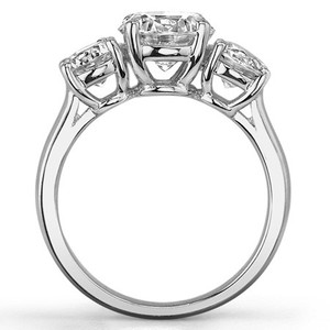 Bague de fiançailles classique de luxe SHREYA DIAM en moissanite à trois pierres brillantes, en argent sterling 925 plaqué rhodium, sertie à griffes - Product Image 3
