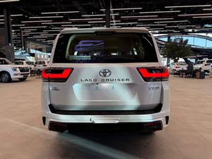NOUVEAU 2026 TOYOTA LAND CRUISER VXR 0 KM 7 PLACES 6 CYLINDRES 400-499 CV TRANSMISSION AUTOMATIQUE - Product Image 4