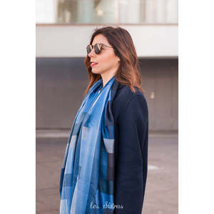 Pañuelo de Seda Satinada Azul con Diseño Geométrico - Estilo Largo de Sarga de Diseñador para Fiestas de Primavera, Verano y Otoño - Product Image 1