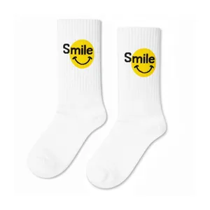 Calcetines Deportivos con Diseño de Sonrisas Coloridas, Transpirables para Uso Diario - Product Image 1