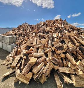 Bois de chauffage de haute qualité séché au four, bois dur fendu pour le chauffage du foyer, le barbecue et le camping - Product Image 4