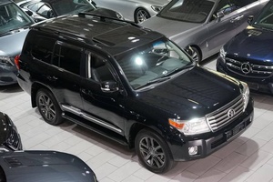 Toyota Land Cruiser 200 d'occasion, SUV noir 5 portes, véhicule tout-terrain de luxe, à échanger - Product Image 1