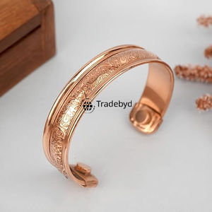 Bracelets en cuivre de qualité supérieure modernes pour un usage quotidien, bijoux de déclaration faits à la main, unisexe par Tradebyd - Product Image 3