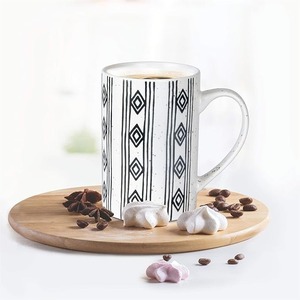 Elegante Taza de Cerámica para Café o Té con Estampado Dorado, Perfecta para una Sensación de Lujo a Bajo Precio, Taza de Cerámica con Acabado Liso - Product Image 1