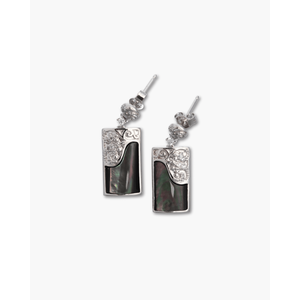 Boucles d'oreilles clous géométriques en diamant plaqué rhodium pour mariage, fiançailles et soirée - Product Image 4