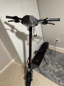 Trottinette Électrique Pliable d'Occasion Originale de Notre Entrepôt Américain – Scooter de Commutation Économique Quasi Neuf – Distributeur en Gros - Product Image 6