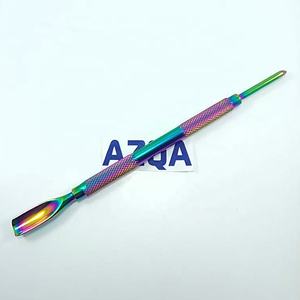 Pousse-cuticules professionnel en acier inoxydable à double extrémité pour le soin des ongles, la manucure et la pédicure, couleur multi-couches - Product Image 2