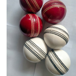 Balles dures de cricket professionnelles légères et robustes conçues sur mesure Balle personnalisée pour l'entraînement de haute qualité - Product Image 4