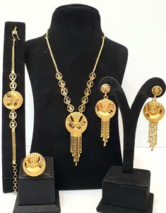 Oferta al por mayor Dubái: Collar con colgante chapado en oro de 24 quilates de 4 gramos, pulsera, anillo y pendientes de nueva colección con apariencia de oro laminado. - Product Image 1