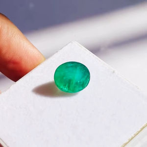 Esmeralda Natural de Zambia, Corte Ovalado, 6.33 Quilates, Gema de Buena Calidad, Lustre, Color Verde Agradable, Pulido Perfecto para Cualquier Joyería - Product Image 4
