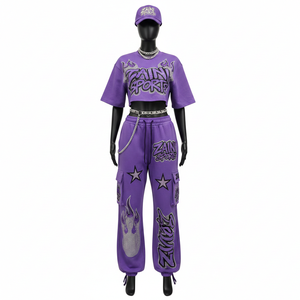 Conjunto de mujer de alta calidad: camiseta corta de algodón y poliéster de 240 GSM y pantalón cargo de felpa con logo de chenilla y pedrería cosidos en morado. - Product Image 1