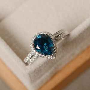 Anillo de Compromiso con Diamante Moissanite de 1.51CT, Corte Pera Azul, Diseño Clásico, Anillo de Oro Sólido de 10K, Regalo de Aniversario, Joyería para Pareja - Product Image 2