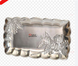 Plato de servicio de aspecto grabado con acabado plateado de calidad estándar para restaurante y bar de hotel - Product Image 3