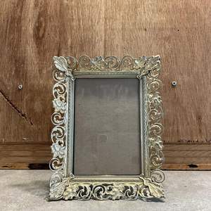 Cadre photo en métal élégant, idéal pour offrir en cadeau lors d'anniversaires, de mariages et d'occasions spéciales et mémorables - Product Image 2