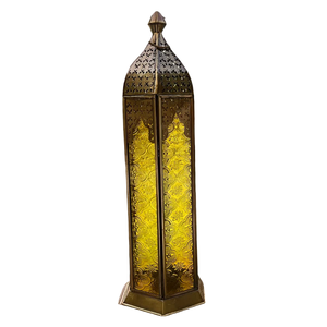 Farol Vintage de Latón de Alta Calidad con Relieve, Vidrio Amarillo y Acabado Pulido para Decoración de Mesa, Farol Árabe para Decoración - Product Image 3