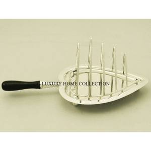 Porte-toasts en métal de haute qualité avec une touche vintage et des sculptures complexes pour une décoration de table à manger élégante - Product Image 1