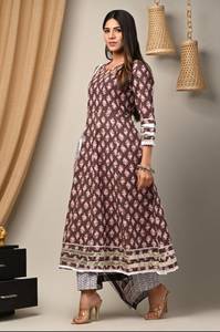 Belle Designer Femmes Haute Qualité Rayonne Imprimé Anarkali Kurti Avec Pantalon & Dupatta (Ensemble 3Pc) pour femmes et filles - Product Image 5