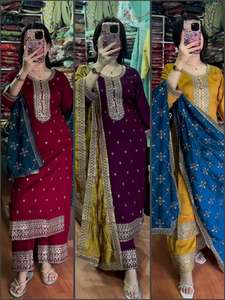 Traje DE TRABAJO DE BODA DE diseñador pesado Top y pantalón Chinon Seda Secuencia Bordado Top con pantalón y bordado y borde de encaje Dupatta - Product Image 5