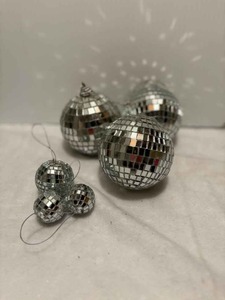 Boules de miroir en verre décoratives brillantes pour les arbres de Noël, les fêtes de mariage, les thèmes de fête et le style de toile de fond d'événement - Product Image 2