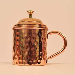 Tasses en cuivre élégantes pour les fêtes haut de gamme Boissons en métal personnalisées Prix de gros par HF CRAFTS - Product Image 1