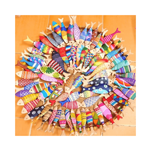 Produit le plus vendu au Vietnam Décoration murale suspendue colorée Conception de poisson en bois Poli poisson en bois sculpté non peint à partir de 99 données dorées - Product Image 5