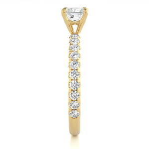 Anillo de Compromiso de Moissanita con Corte Princesa de 1.50 Ct en Oro Amarillo con Acentos, Elegante y Duradero - Product Image 5