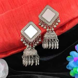 Único oxidado Jhumkas Vintage-Acabado antiguo que agrega profundidad al diseño de personajes Hermosos pendientes tradicionales indios para niñas - Product Image 1