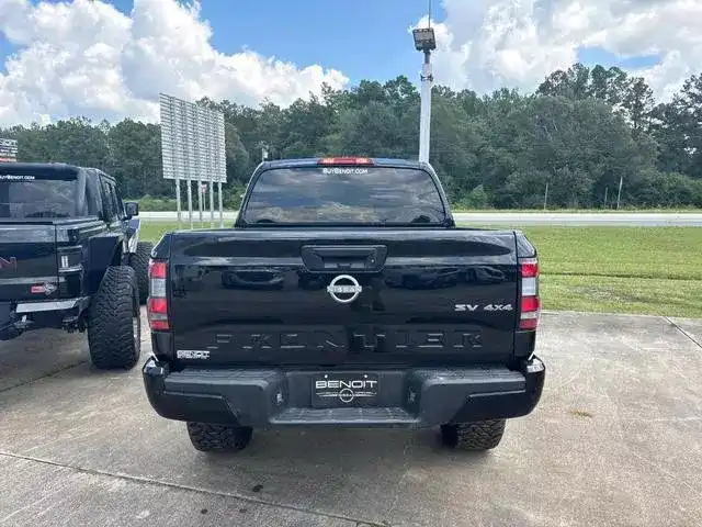 2023 Ni ss an Fro n tier SV