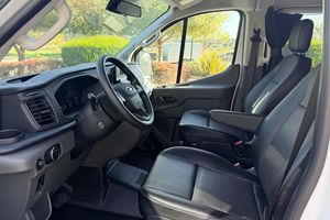 Ford Transit 350 XL AWD 2023 Usado, 290 Millas, Motor V6, Modificaciones para Camper, Paneles Solares Renogy - Product Image 4