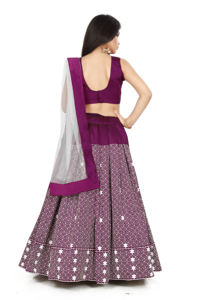 Conjunto de Lehenga Choli para Niñas Completamente Cosido de Shoryam Fashion |   Disfraz de danza folclórica india color púrpura vino |   Ropa Étnica para Fiestas Infantiles - Product Image 4