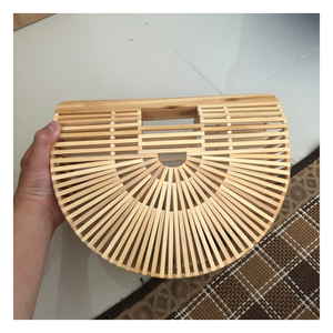 Encantadora bolsa de bambú tejida, material natural, duradera y transpirable, accesorio para trajes de resort, estilo casual o uso diario - Product Image 4