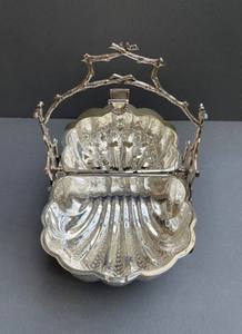 Argent Plaqué Biscuit Boîte Victorienne Pliant Clam Shell Bun Warmer Gravé Floral Design Branche Stand Vintage Vaisselle Décor - Product Image 6