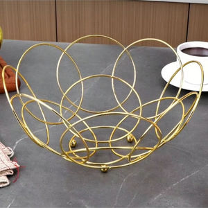 Bol à fruits décoratif en métal fabriqué à la main avec des sculptures détaillées, parfait pour exposer des chocolats et des fruits secs - Product Image 1