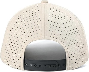 Vente en gros Casquette de baseball imperméable de haute qualité avec logo brodé personnalisé perforé au laser - Product Image 4