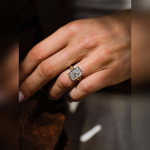 Anillo de Compromiso con Diamante Cultivado en Laboratorio, Corte Radiante, Oro de 10K, 14K, 18K, Platino, Plata, Engaste de Vástago Dividido, Proveedor de Joyería Nupcial - Product Image 5