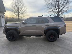 4Runner TRD Pro Turbo Hybride 4 cylindres, 4 roues motrices, différentiel arrière verrouillable, non modifié, 2025 - Product Image 2