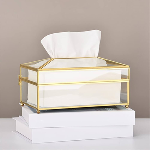 Caja de pañuelos acrílica de diseño moderno personalizada hecha a mano con metal dorado y cubierta transparente, manualidades elegantes de forma cuadrada - Product Image 2