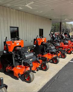 Découvrez les tondeuses à gazon de qualité industrielle haute performance Kubota à vendre conçues pour une utilisation intensive et exigeante. - Product Image 1